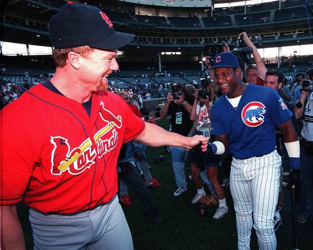 8/18/98 SPT #92702. Cubs vs St Louis. Mark McGwire and Sammy Sosa shake hands before game. Tribune Photo by Nuccio Dinuzzo (Baseball, Chicago Cubs, St. Louis Cardinals, Athlete, Groups, 1998) ORG XMIT: 92702