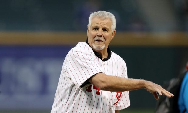 Former White Sox player Bill Melton throws out the ceremonial first pitch before a 2018 game. (Chris Sweda/Chicago Tribune)