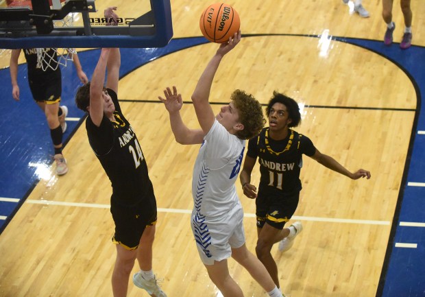 Lincoln-Way East's Wes Shelby (22) lays in a basket against Andrew during a SouthWest Suburban Conference game Wednesday, Dec. 4, 2024 in Frankfort, IL. (Steve Johnston/for the Daily Southtown)