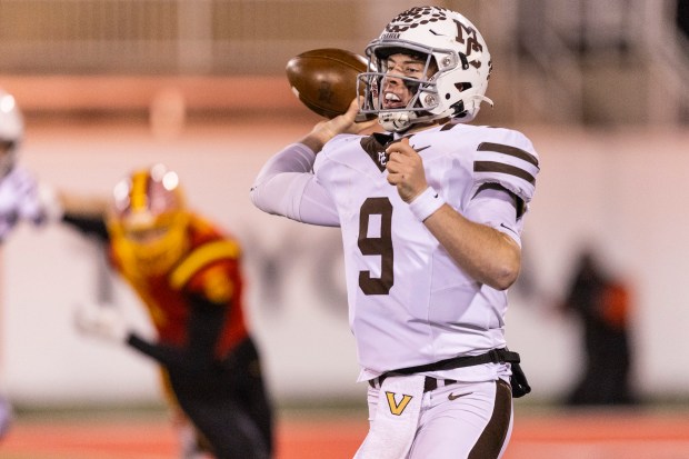 Mount Carmel's Jack Elliott (9) passes against Batavia in the Class 7A state championship game at Hancock Stadium in Normal on Saturday, Nov. 30, 2024. (Vincent D. Johnson / for the Daily Southtown)