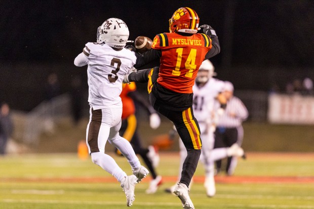 Mount Carmel's LeJavier Payne (3) tries to break up a pass intended for Batavia's Jake Mysilwiec (14) in the Class 7A state championship game at Hancock Stadium in Normal on Saturday, Nov. 30, 2024. (Vincent D. Johnson / for the Daily Southtown)