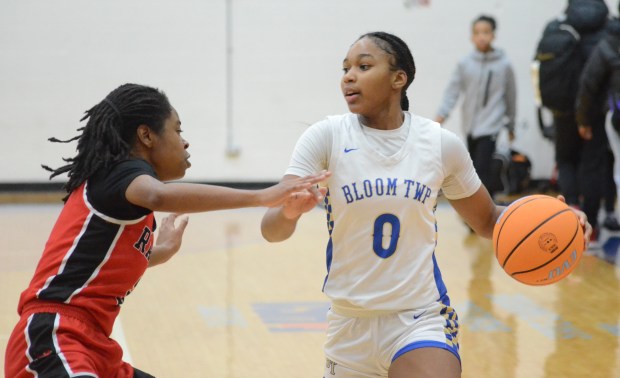 Bloom's Kamryn Turner moves the ball against Bolingbrook during the third-place game of the Hillcrest Holiday Tournament on Saturday, Dec. 28, 2024. (Jeff Vorva / Daily Southtown)