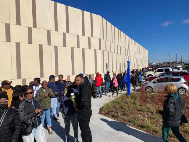 People line up to Nov. 11, 2024, to enter the Wind Creek Chicago Southland casino. (Mike Nolan / Daily Southtown)