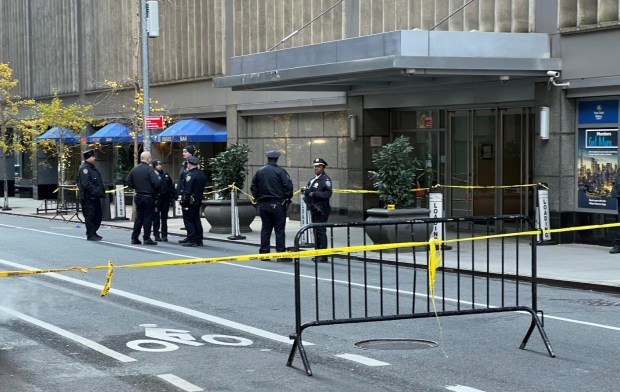 Police on the scene of deadly shooting at the Residences Hilton Club on Sixth Ave. near W. 54th St. (Barry Williams / New York Daily News)