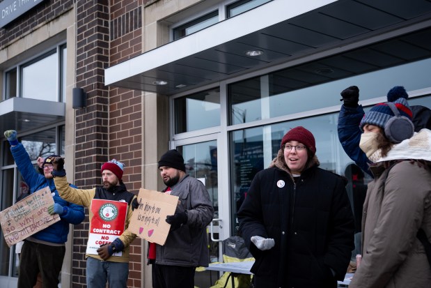 Starbucks Workers United strike at the N Ridge Ave location in the Edgewater neighborhood, Dec. 20, 2024. The union plans rolling strikes continuing through Christmas Eve. (E. Jason Wambsgans/Chicago Tribune)