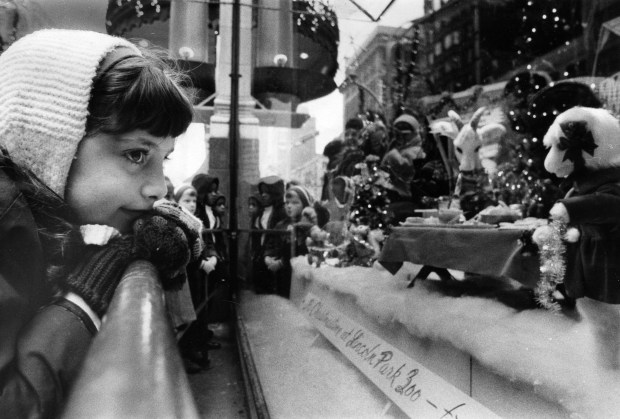 The colorful displays in the windows of State Street stores hold the attention of children accompanying their parents on last-minute shopping forays into the crowded Loop on Dec. 22, 1970, in Chicago. (James Mayo/Chicago Tribune) 