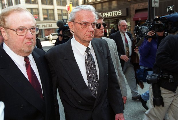 Dean Bauer, center, with attorney Ed Genson, walks out of the Dirksen U.S. Courthouse on Feb. 9, 2000, after Bauer was arraigned. (Phil Greer/Chicago Tribune)