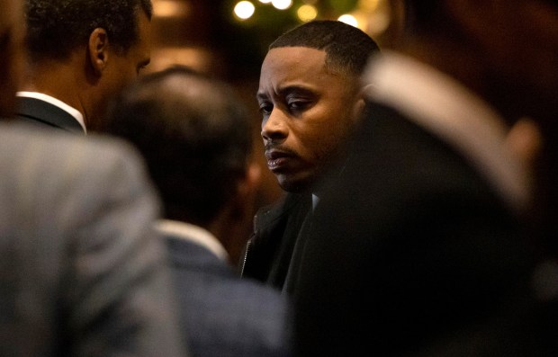 Mayoral adviser Jason Lee speaks with guests before Mayor Brandon Johnson made an appearance, Dec. 3, 2024, at the City Club of Chicago. (Brian Cassella/Chicago Tribune)