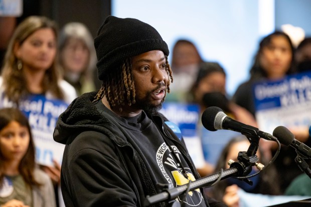 Courtland Houston speaks about warehouse working conditions while clean air and environmental justice advocates rally on Dec. 2, 2024. (Brian Cassella/Chicago Tribune)