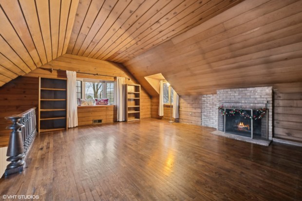 This four-bedroom Victorian house at 326 Ridge Ave. in Winnetka has a two-story coach house as well as a walk-up attic and an unfinished basement. (Petr Poliak, VHT)