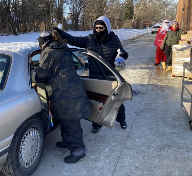 Volunteers load the front and back of a car. (Steve Sadin/For the Lake County News-Sun)