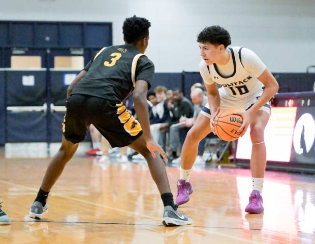 Oswego East's Damien Lewandowski (10) looks for an open against Metea Valley's Tre Watkins (3) during a game at home in Oswego on Wednesday, Jan. 15, 2025. (Mark Black / for the Beacon-News)