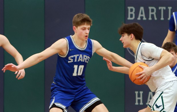 St. Charles North's Cooper Mellican defends the net during the basketball game against Bartlett in Bartlett on Tuesday, Jan. 28, 2025. (James C. Svehla / for the Beacon-News)