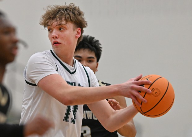 Bartlett's Dimitre Petrasuinas (13) during the 2nd quarter of Friday evening's game against Streamwood, Jan. 3, 2025. Bartlett won the game, 68-42. (Brian O'Mahoney for the The Courier-News)