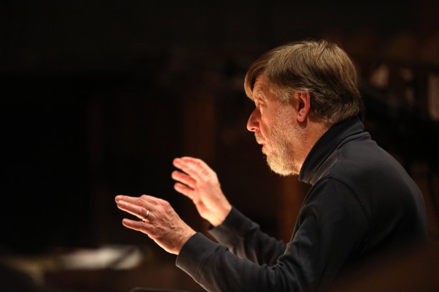 Music director Andrew Davis on Sept. 20, 2016, during a rehearsal of Wagner's "Das Rheingold" at the Lyric Opera. (Brian Cassella/Chicago Tribune)