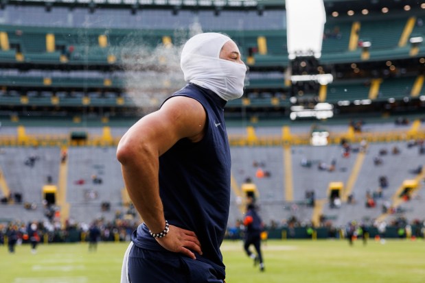 Chicago Bears defensive end Daniel Hardy warms up on the field before the Bears play the Green Bay Packers in Green Bay. (Armando L. Sanchez/Chicago Tribune)