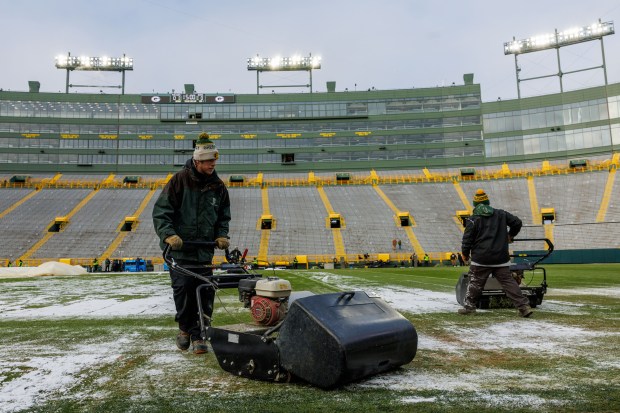 Workers clear snow off Lambeau Field before the Bears play the Packers on Jan. 5, 2025, in Green Bay. (Armando L. Sanchez/Chicago Tribune)