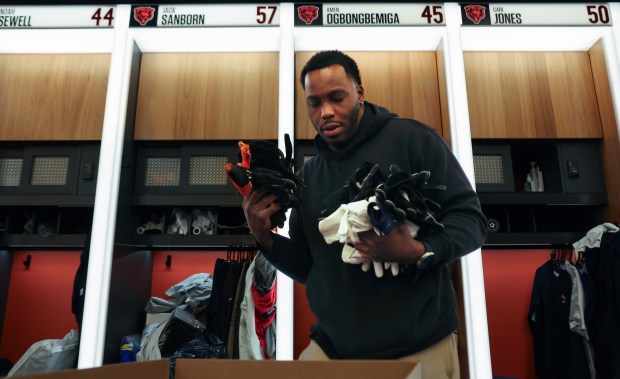 Chicago Bears linebacker Amen Ogbongbemiga (45) cleans out his locker in the locker room at Halas Hall on Jan. 6, 2025 in Lake Forest. (Stacey Wescott/Chicago Tribune)