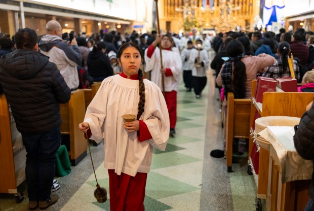 Parishioners celebrate a Mass in honor of Nuestra Señora Virgen de la Nube, Our Lady of the Cloud, on Jan. 1, 2025, at Our Lady of Mercy. (Brian Cassella/Chicago Tribune)