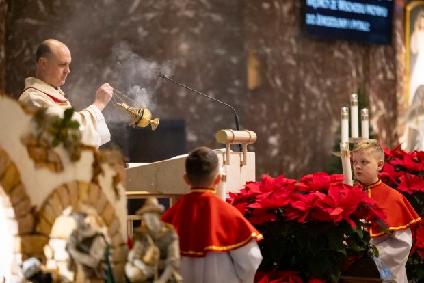 A mass is held Sunday, Jan. 5, 2025, at St. Ferdinand Church in Belmont Cragin before a Three Kings Parade down Belmont Avenue on the Northwest Side. (Brian Cassella/Chicago Tribune)