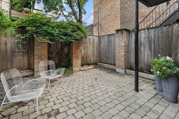 This three-bedroom, three-bathroom rowhome in Lincoln Park recently went on the market for nearly $1.4 million. (VHT Studios)