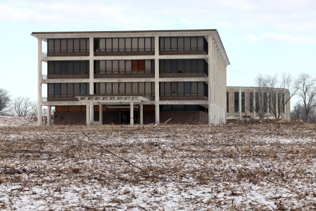 One of the vacant buildings at the former Tinley Park Mental Health Center site. (Antonio Perez/Chicago Tribune)