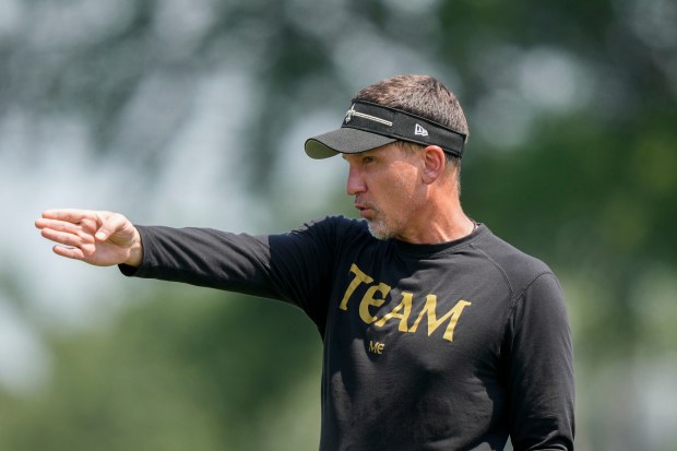 New Orleans Saints head coach Dennis Allen instructs during an NFL football practice in Metairie, La., Tuesday, May 23, 2023. (AP Photo/Gerald Herbert)