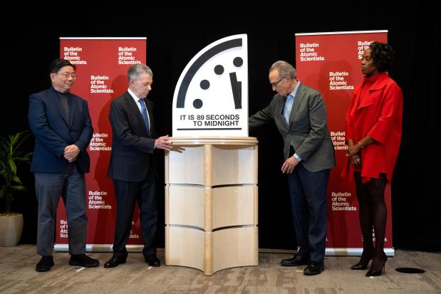 Former Colombian President Juan Manuel Santos, second from left, and Bulletin of the Atomic Scientists member Robert Socolow, second from right, reveal the Doomsday Clock, set at 89 seconds to midnight, as fellow members Herbert Lin, left, and Suzet McKinney, right, watch during a news conference at the United States Institute of Peace, on Jan. 28, 2025, in Washington, D.C. (AP Photo/Mark Schiefelbein)