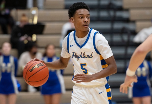 Highland's Justin Pack moves the ball during a home game against Illiana Christian on Monday, Dec. 16, 2024. (Michael Gard/for the Post-Tribune)