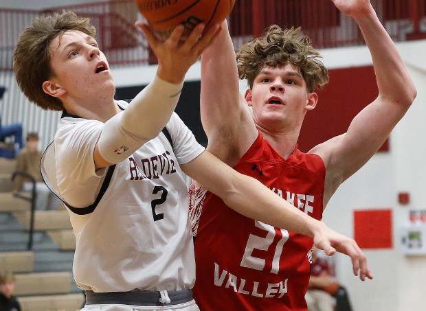 Lowell's Roan Vasko (2) lays up a shot as Kankakee Valley's Brady Sampson (21) ties to block it during a Northwest Crossroads Conference game in Lowell on Saturday, Jan. 25, 2025. (John Smierciak / Post Tribune)