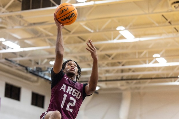 Argo's Darron Greer Jr. (12) goes up for two against Chicago Christian during a nonconference game in Palos Heights on Wednesday, Jan. 29, 2025. (Vincent D. Johnson / for the Daily Southtown)