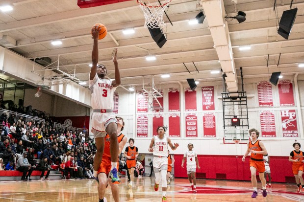 Homewood-Flossmoor's Arden Eaves (3) goes to the rim against Lincoln-Way West during a Southwest Suburban Conference game in Flossmoor on Friday, Jan. 17, 2025. (Vincent D. Johnson / for the Daily Southtown)