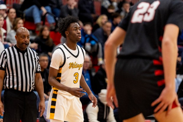 St. Laurence's Reggie Stevens (3) gets open in the corner against Benet Academy during the H-F MLK Shootout in Flossmoor on Saturday, Jan. 18, 2025. (Vincent D. Johnson / for the Daily Southtown)