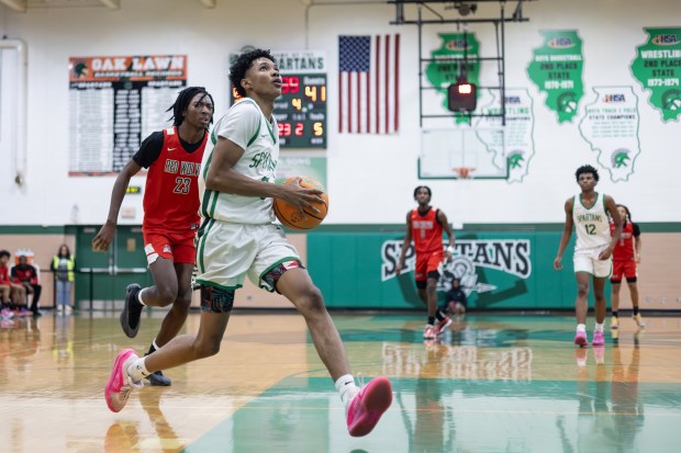 Oak Lawn's Dontè Montgomery (5) drives to the basket against TF South during an SSC game in Oak Lawn on Friday, Jan. 16, 2025. (Troy Stolt / for the Daily Southtown)