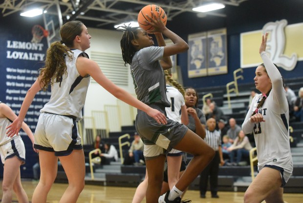 Evergreen Park's Tatum Harris (11) splits the Lemont defense and puts up a shot during a South Suburban Conference game Tuesday, Jan. 14, 2025 in Lemont, IL. (Steve Johnston/for the Daily Southtown)