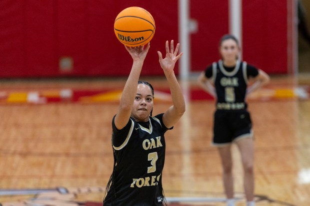 Oak Forest's Ambriel Anderson (3) shoots a free throw against Tinley Park during a South Suburban Blue game in Tinley Park on Thursday, Jan. 30, 2025. (Vincent D. Johnson / for the Daily Southtown)