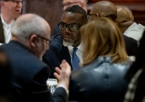 Mayor Brandon Johnson has lunch with guests on Dec. 3, 2024, at the City Club of Chicago. (Brian Cassella/Chicago Tribune)