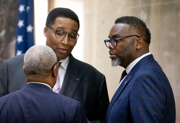 Mayor Brandon Johnson talks to Ald. Walter Burnett, 27th, left, and Ald. Jason Ervin, 28th, during a City Council meeting, Jan. 15, 2025, at City Hall. (Brian Cassella/Chicago Tribune)