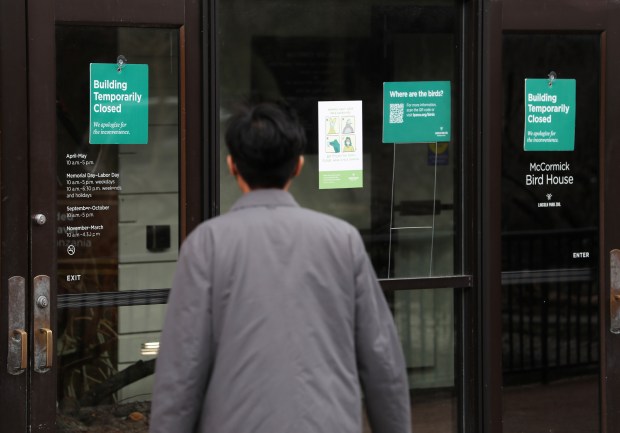 Closed signs are posted at the entrance to the McCormick Bird House at Lincoln Park Zoo following an April 2022 avian flu outbreak. On Wednesday, zoo officials confirmed that a young Chilean flamingo named Teal and a 7-year-old harbor seal named Slater died of avian flu. (John J. Kim/Chicago Tribune)