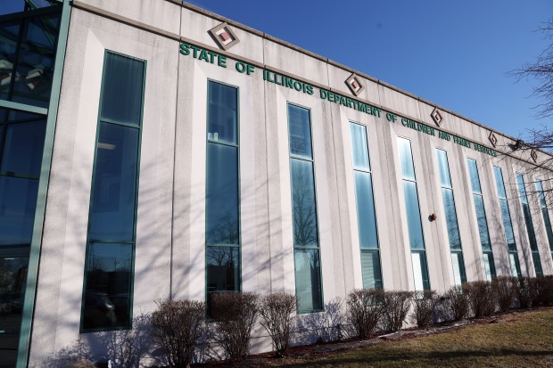 The Illinois Department of Children and Family Services' offices at 6201 S. Emerald Drive in Chicago on Jan. 17, 2025. (Terrence Antonio James/Chicago Tribune)