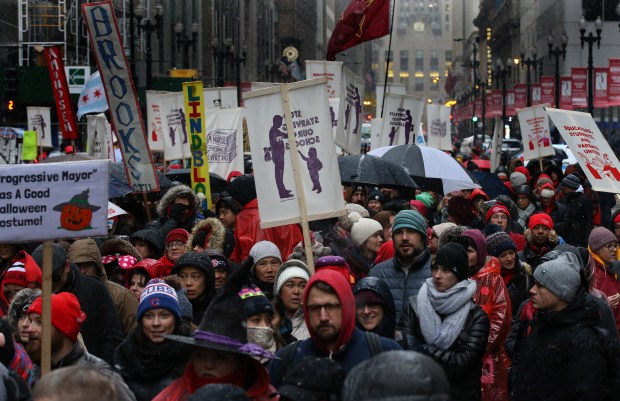 Hundreds of Chicago Teachers Union members and supporters rally around City Hall on Oct. 31, 2019. (Antonio Perez/Chicago Tribune)