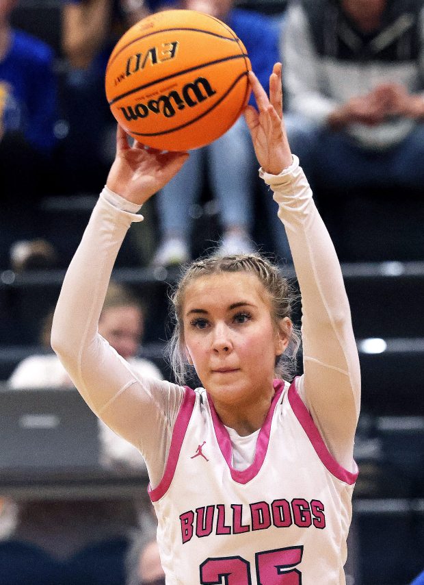 Batavia's Samantha Jansey (25)passes in the fourth quarter against Wheaton North during a Class 4A St. Charles East Sectional semifinal game in St. Charles on Tuesday, Feb. 25, 2025.H. Rick Bamman / For the Beacon-News