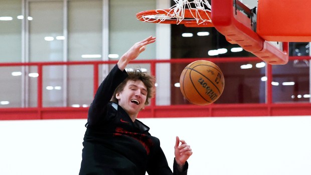 Bulls forward Matas Buzelis practices dunks at the team's training facility on Feb. 7, 2025. (Terrence Antonio James/Chicago Tribune)