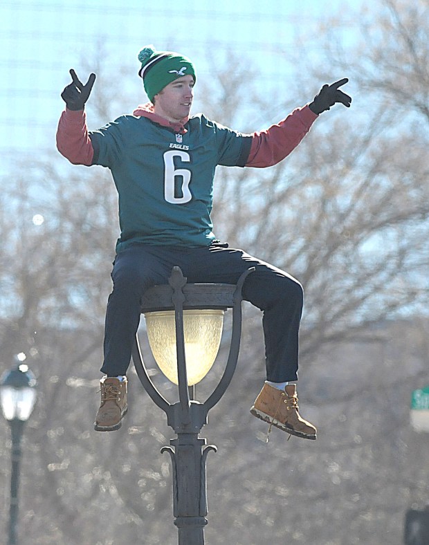 Eagles fans pack the Benjamin Franklin Parkway in front of the Philadelphia Museum of Art to celebrate the team's Super Bowl victory Friday. (Pete Bannan/Media News Group)