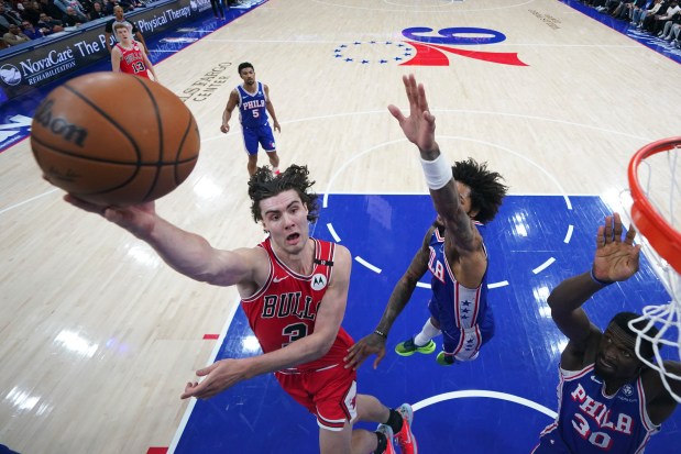 Bulls guard Josh Giddey drives to the basket against the 76ers on Monday, Feb. 24, 2025, in Philadelphia. (AP Photo/Matt Slocum)