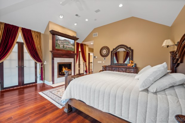 Naperville 5-bedroom home with dual cherrywood staircases: $2M (Bob Lisberg/Next Level Productions)