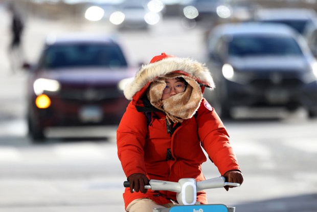 Pedestrians brave the bitterly cold, single digit temperatures as they make their way along downtown Chicago on Feb. 17, 2025. (Antonio Perez/Chicago Tribune)