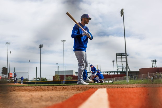 Cubs catcher Carson Kelly waits to hit at live batting practice during spring training on Feb. 13, 2025, at Sloan Park in Mesa, Ariz. (Armando L. Sanchez/Chicago Tribune)