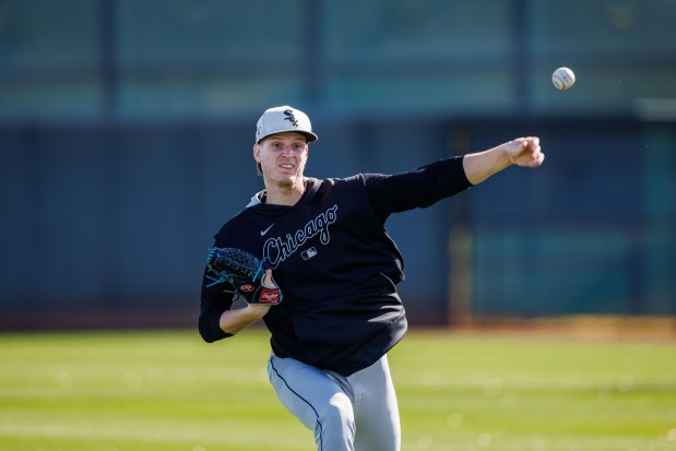 Chicago White Sox pitcher Noah Schultz throws with other pitchers during spring training at Camelback Ranch Saturday Feb. 15, 2025, in Glendale, Ariz.(Armando L. Sanchez/Chicago Tribune)