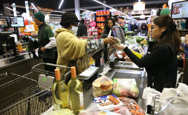 Shoppers purchase groceries at Pete's Fresh Market in Oak Park in March, 2020. With the state's 1% grocery tax is set to end in Jan., municipalities are considering whether or not to implement local taxes to replace expected lost revenue. (Antonio Perez/ Chicago Tribune)